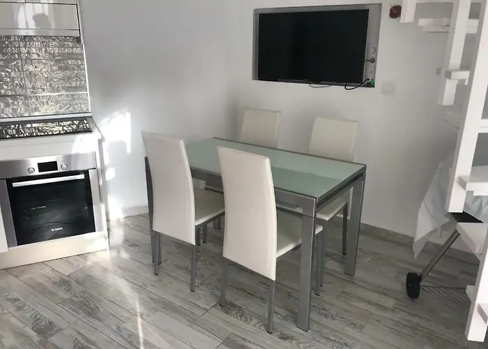 Апартаменти Wonderful White Appartament In Playa Americas *