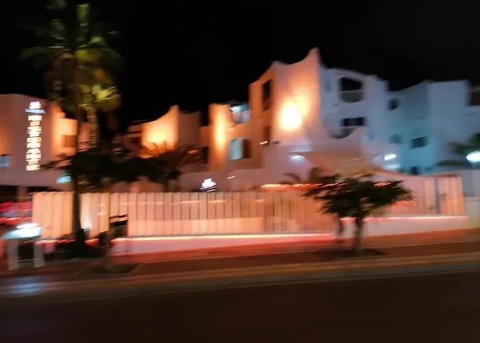 Wonderful White Appartament In Playa Americas Апартаменти *