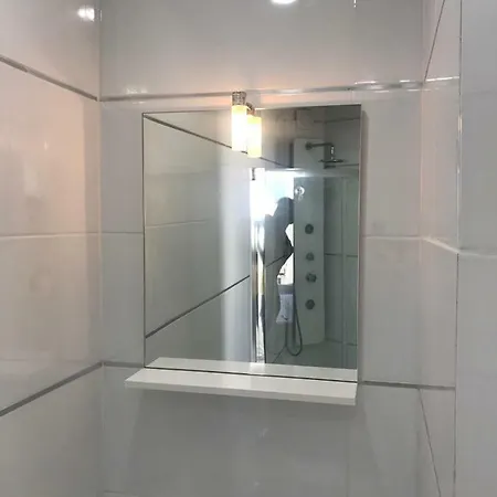 아파트 Wonderful White Appartament In Playa Americas 플라야데라스아메리카스