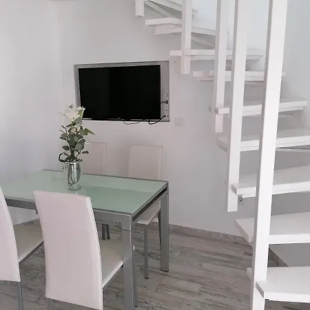 Wonderful White Appartament In Playa Americas 아파트 플라야데라스아메리카스